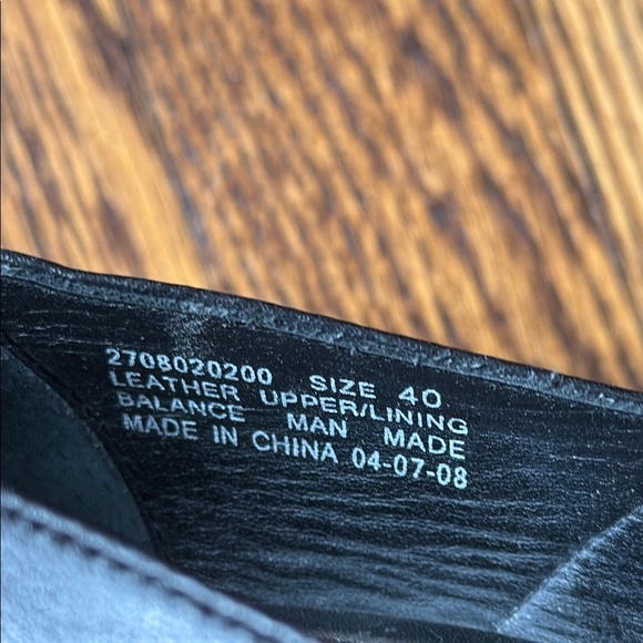 Dansko Women’s 9.5/40 Black Textured Leather Heels with Block Heel - Picture 2 of 6